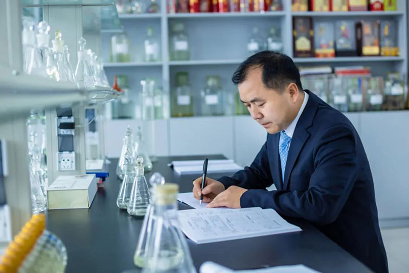 【秦洋长生酒业】喜报!两款古秦洋酒荣获西北五省(区)酒类质量品评大奖 【秦洋长生酒业】喜报!两款古秦洋酒荣获西北五省(区)酒类质量品评大奖