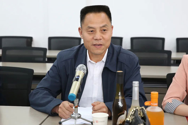 【秦洋长生酒业】一片橙心意相聚时 || 洋县新媒体协会走进秦洋长生酒业采风活动成功举行