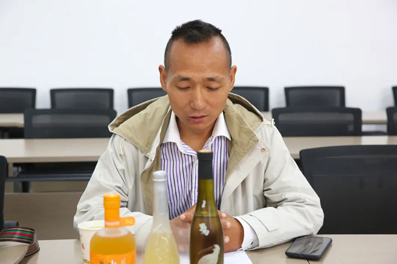 【秦洋长生酒业】一片橙心意相聚时 || 洋县新媒体协会走进秦洋长生酒业采风活动成功举行