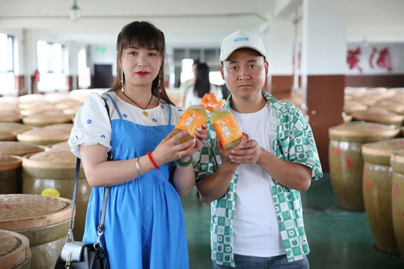 【秦洋长生酒业】相聚不易 开瓶橙意 || 抖音达人走进秦洋长生酒业采风活动成功举行