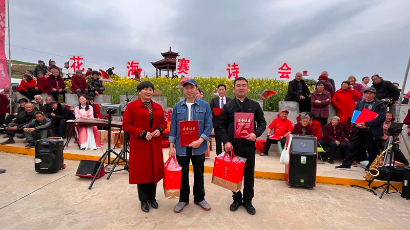 【秦洋长生酒业】“古秦洋杯”诗歌大赛颁奖仪式及花海赛诗会成功举行 【秦洋长生酒业】“古秦洋杯”诗歌大赛颁奖仪式及花海赛诗会成功举行