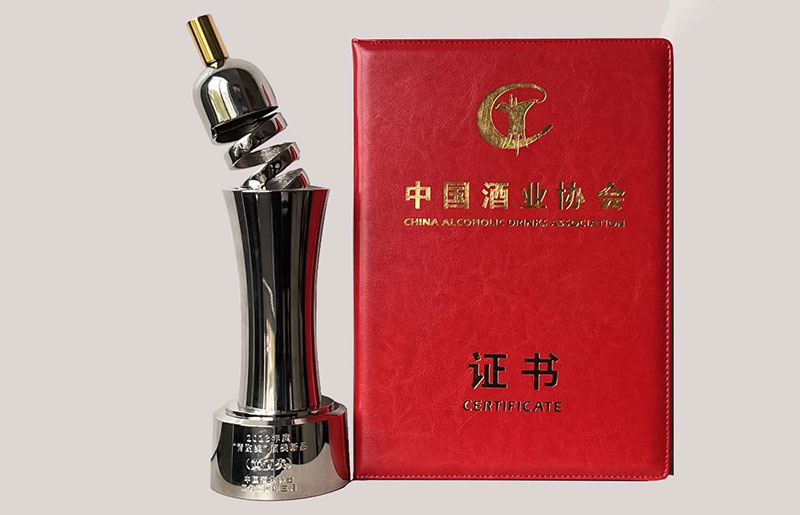 【秦洋长生酒业】喜报！谢村桥鹅黄十年有机黄酒斩获“青酌奖”