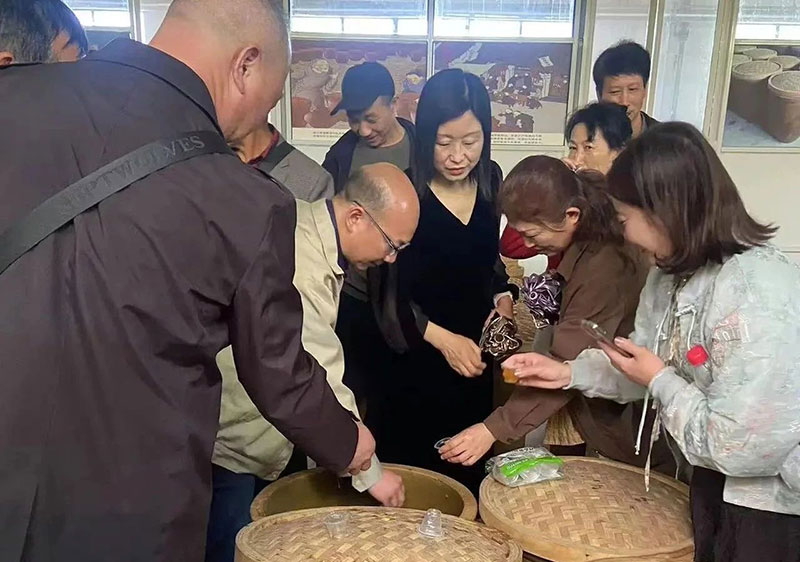 【秦洋长生酒业】热点快报 || 政协副主席杨冠军来公司调研、网络媒体来公司采风、渭南、商洛、铜川、汉中多地客商来公司感受美酒文化